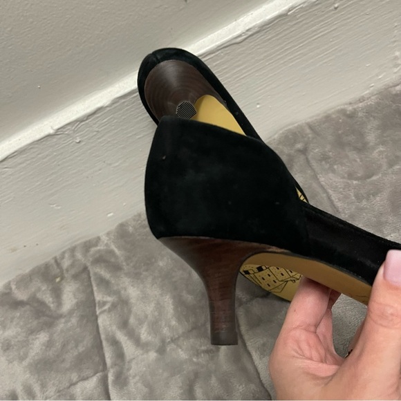 Bella Vita Black Flats with Textured Design - Picture 3 of 11